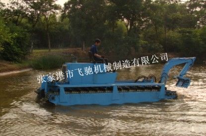 水陆两用保洁船