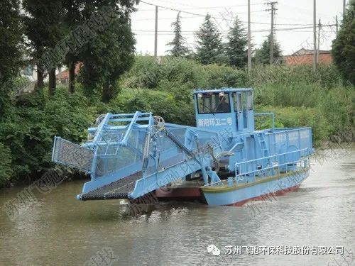 洱源县引进割草船全面收割清理水生植物促进水环境改善