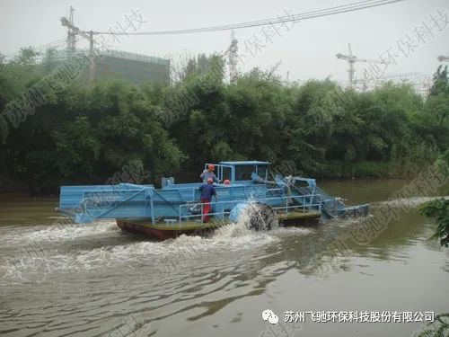 耒阳市出动保洁船清理河道水面垃圾